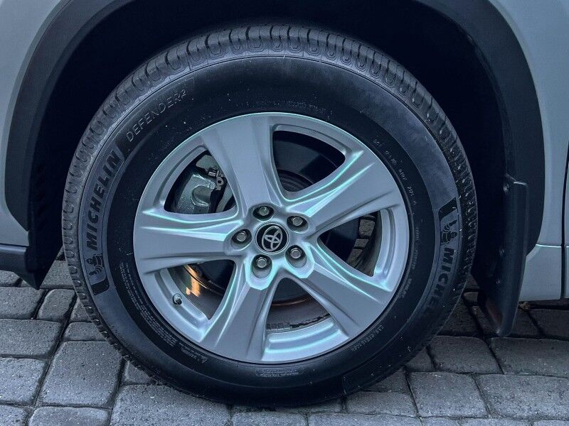 2020 Toyota Highlander Hybrid LE Wilmington NC