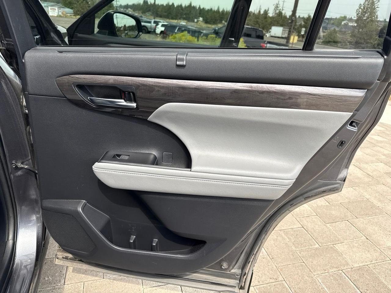 2020 Toyota Highlander Hybrid Platinum Bend OR
