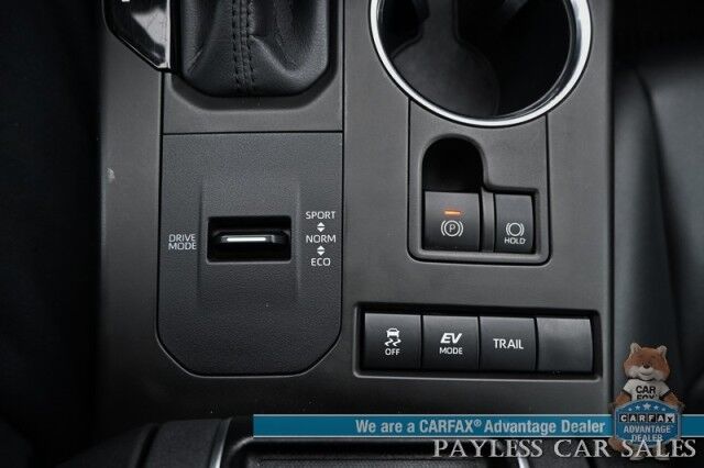 2020 Toyota Highlander Hybrid XLE / AWD / Power & Heated Leather Seats / Sunroof / Blind Spot & Lane Alert / Collision Alert / Apple CarPlay & Android Auto / Back Up Camera / 3rd Row / Seats 8 / Power Liftgate / Keyless Entry & Start / Tow Pkg Anchorage AK