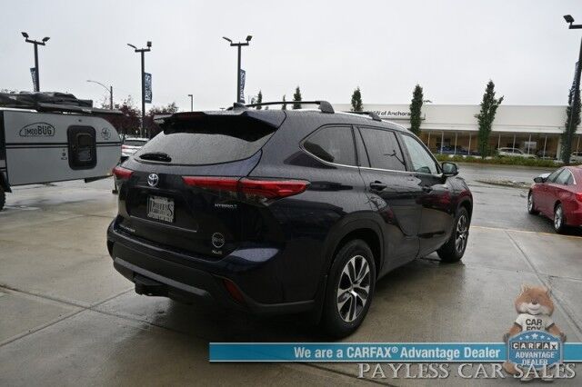 2020 Toyota Highlander Hybrid XLE / AWD / Power & Heated Leather Seats / Sunroof / Blind Spot & Lane Alert / Collision Alert / Apple CarPlay & Android Auto / Back Up Camera / 3rd Row / Seats 8 / Power Liftgate / Keyless Entry & Start / Tow Pkg Anchorage AK