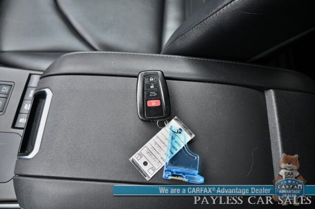 2020 Toyota Highlander Hybrid XLE / AWD / Power & Heated Leather Seats / Sunroof / Blind Spot & Lane Alert / Collision Alert / Apple CarPlay & Android Auto / Back Up Camera / 3rd Row / Seats 8 / Power Liftgate / Keyless Entry & Start / Tow Pkg Anchorage AK