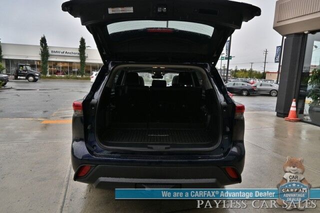 2020 Toyota Highlander Hybrid XLE / AWD / Power & Heated Leather Seats / Sunroof / Blind Spot & Lane Alert / Collision Alert / Apple CarPlay & Android Auto / Back Up Camera / 3rd Row / Seats 8 / Power Liftgate / Keyless Entry & Start / Tow Pkg Anchorage AK