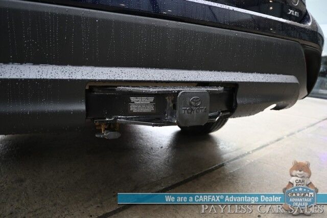 2020 Toyota Highlander Hybrid XLE / AWD / Power & Heated Leather Seats / Sunroof / Blind Spot & Lane Alert / Collision Alert / Apple CarPlay & Android Auto / Back Up Camera / 3rd Row / Seats 8 / Power Liftgate / Keyless Entry & Start / Tow Pkg Anchorage AK