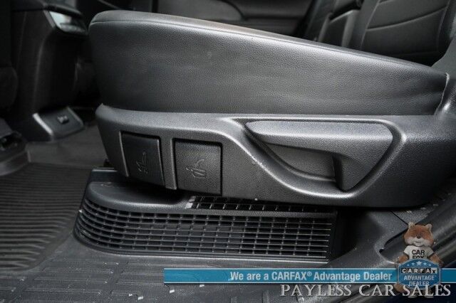 2020 Toyota Highlander Hybrid XLE / AWD / Power & Heated Leather Seats / Sunroof / Blind Spot & Lane Alert / Collision Alert / Apple CarPlay & Android Auto / Back Up Camera / 3rd Row / Seats 8 / Power Liftgate / Keyless Entry & Start / Tow Pkg Anchorage AK
