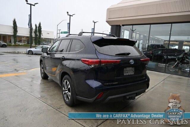 2020 Toyota Highlander Hybrid XLE / AWD / Power & Heated Leather Seats / Sunroof / Blind Spot & Lane Alert / Collision Alert / Apple CarPlay & Android Auto / Back Up Camera / 3rd Row / Seats 8 / Power Liftgate / Keyless Entry & Start / Tow Pkg Anchorage AK