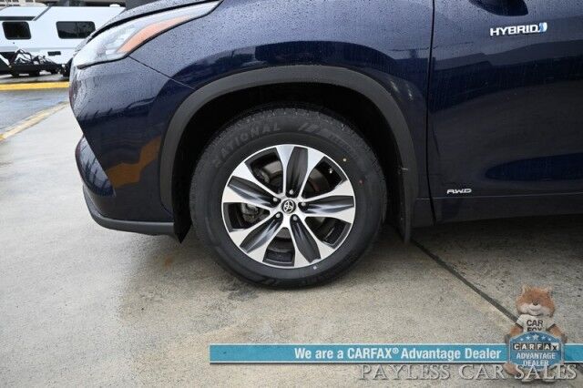 2020 Toyota Highlander Hybrid XLE / AWD / Power & Heated Leather Seats / Sunroof / Blind Spot & Lane Alert / Collision Alert / Apple CarPlay & Android Auto / Back Up Camera / 3rd Row / Seats 8 / Power Liftgate / Keyless Entry & Start / Tow Pkg Anchorage AK