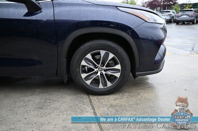 2020 Toyota Highlander Hybrid XLE / AWD / Power & Heated Leather Seats / Sunroof / Blind Spot & Lane Alert / Collision Alert / Apple CarPlay & Android Auto / Back Up Camera / 3rd Row / Seats 8 / Power Liftgate / Keyless Entry & Start / Tow Pkg Anchorage AK