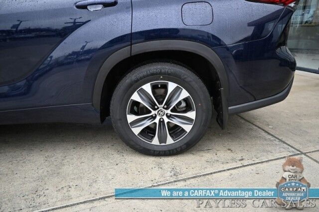 2020 Toyota Highlander Hybrid XLE / AWD / Power & Heated Leather Seats / Sunroof / Blind Spot & Lane Alert / Collision Alert / Apple CarPlay & Android Auto / Back Up Camera / 3rd Row / Seats 8 / Power Liftgate / Keyless Entry & Start / Tow Pkg Anchorage AK