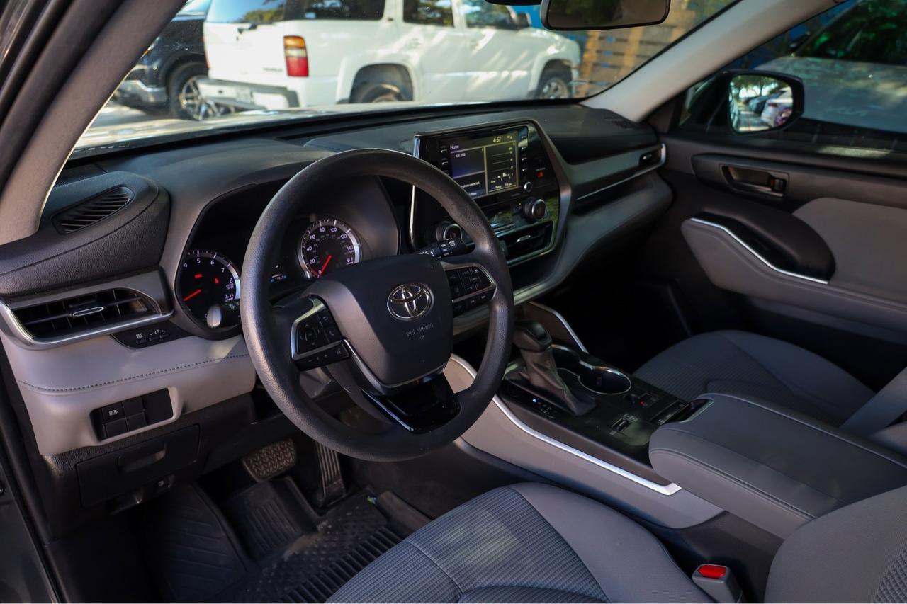 2020 Toyota Highlander L  Selma TX