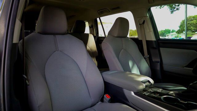 2020 Toyota Highlander L  Selma TX