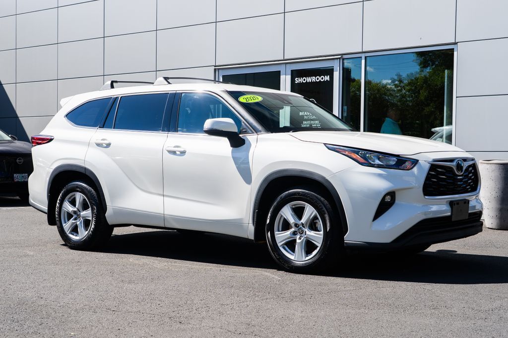 2020 Toyota Highlander LE