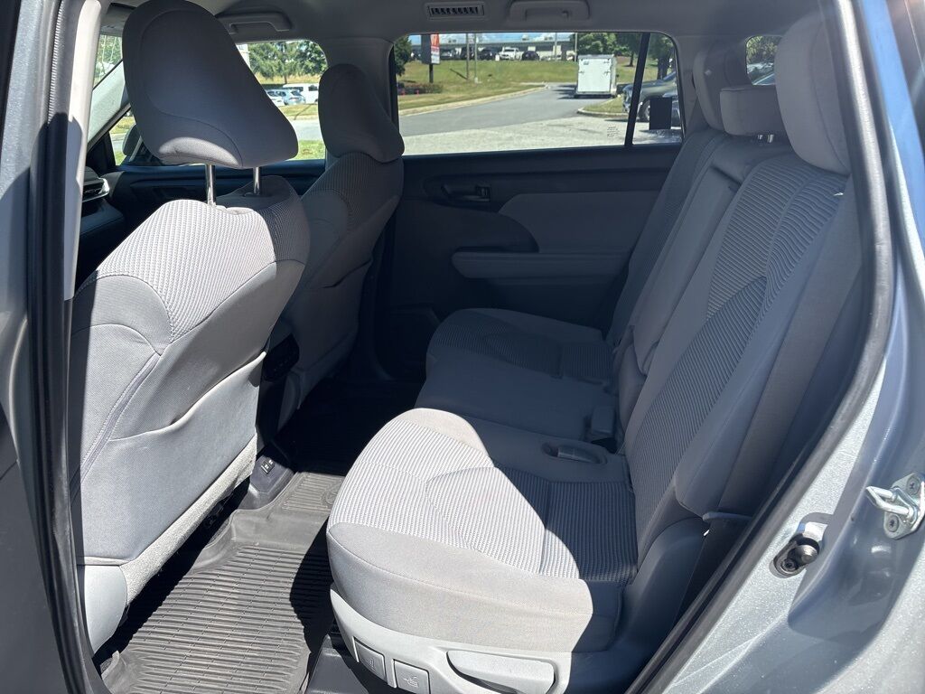 2020 Toyota Highlander LE