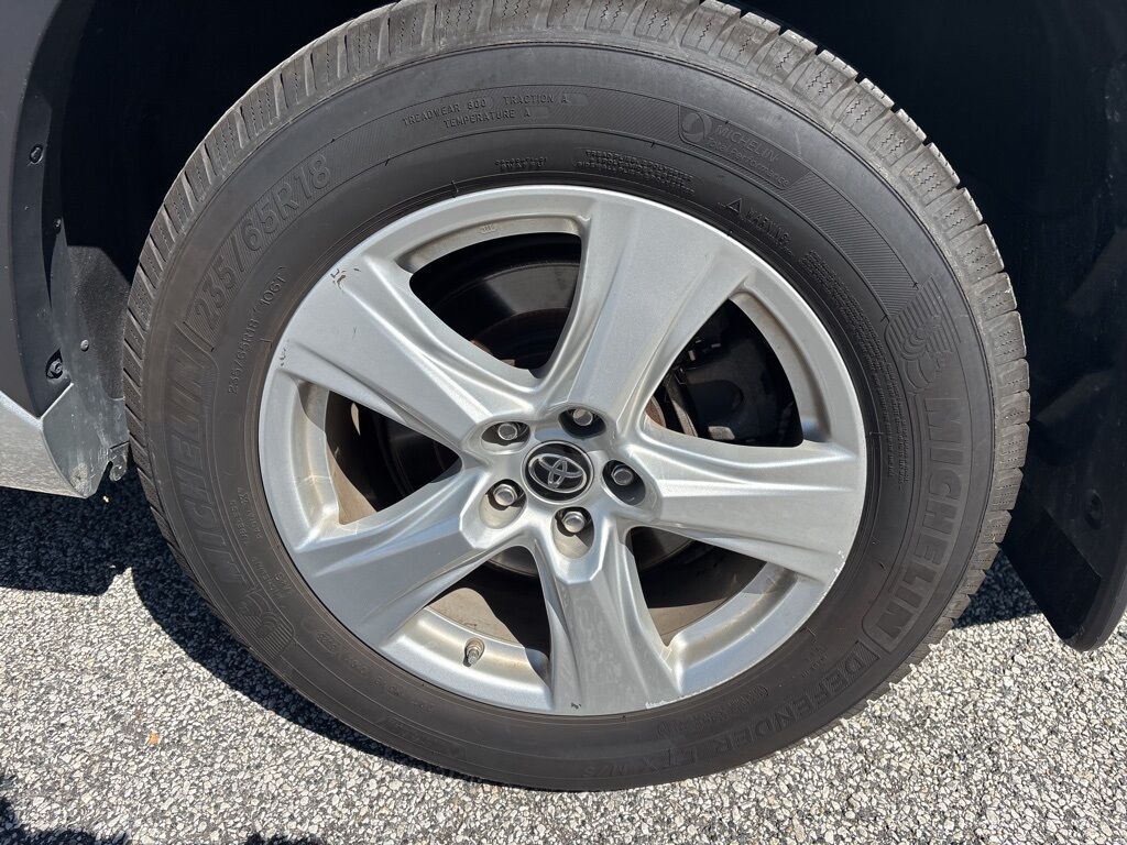 2020 Toyota Highlander LE