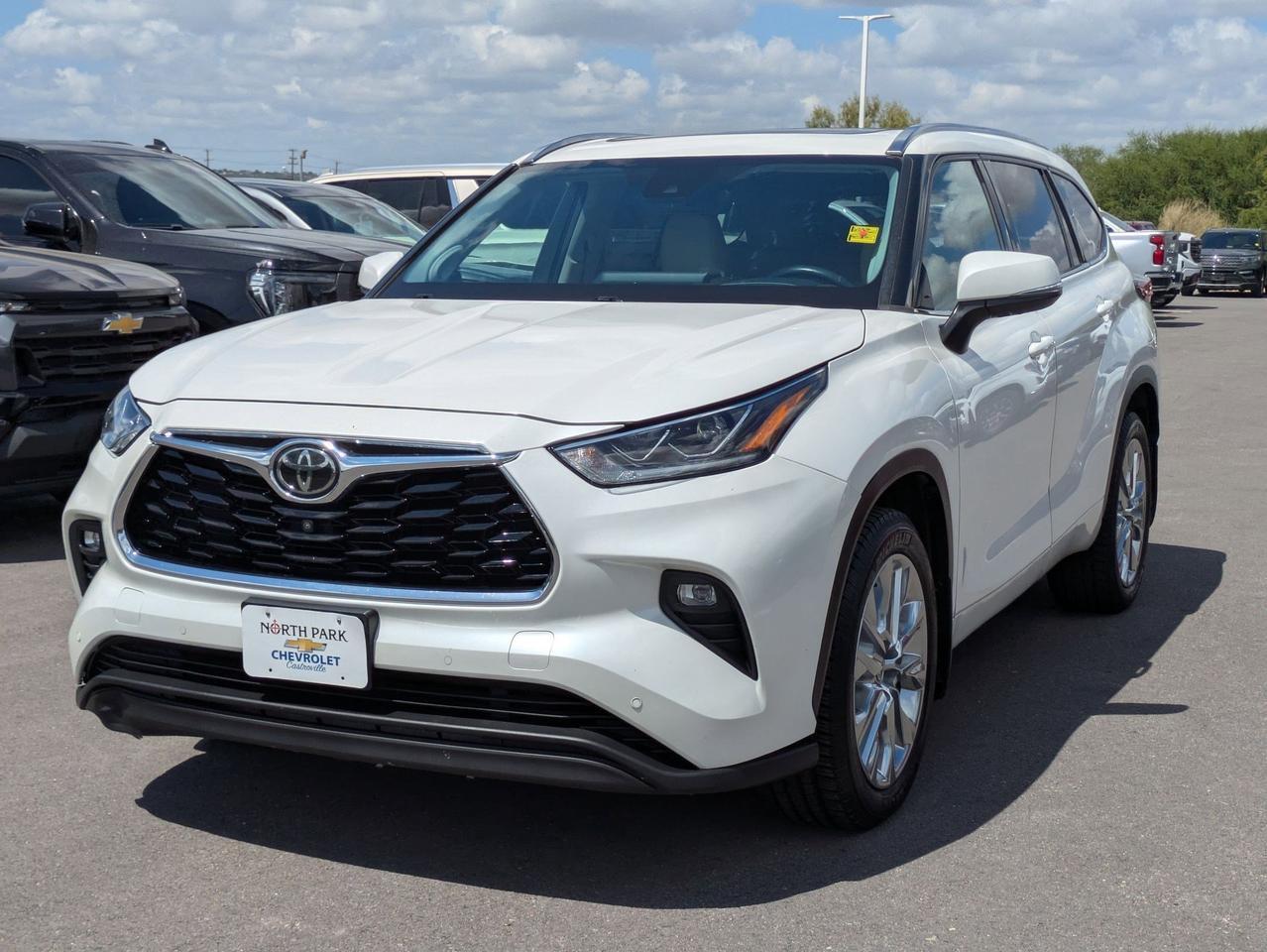 2020 Toyota Highlander Limited Castroville TX
