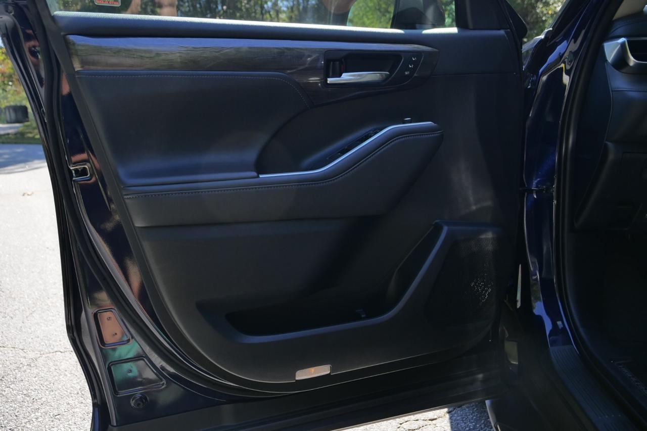 2020 Toyota Highlander Platinum / AWD / Cooled Front Seats / Pano Sunroof High Point NC