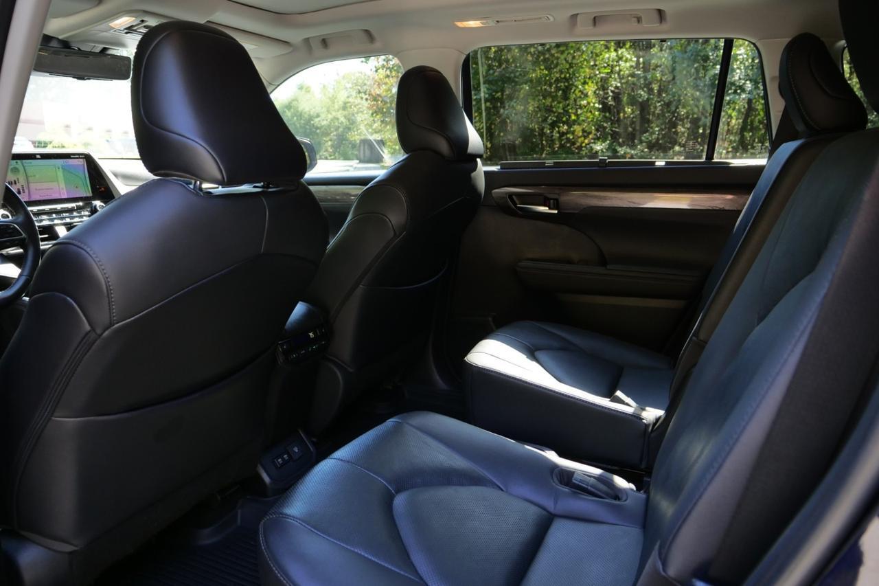 2020 Toyota Highlander Platinum / AWD / Cooled Front Seats / Pano Sunroof High Point NC