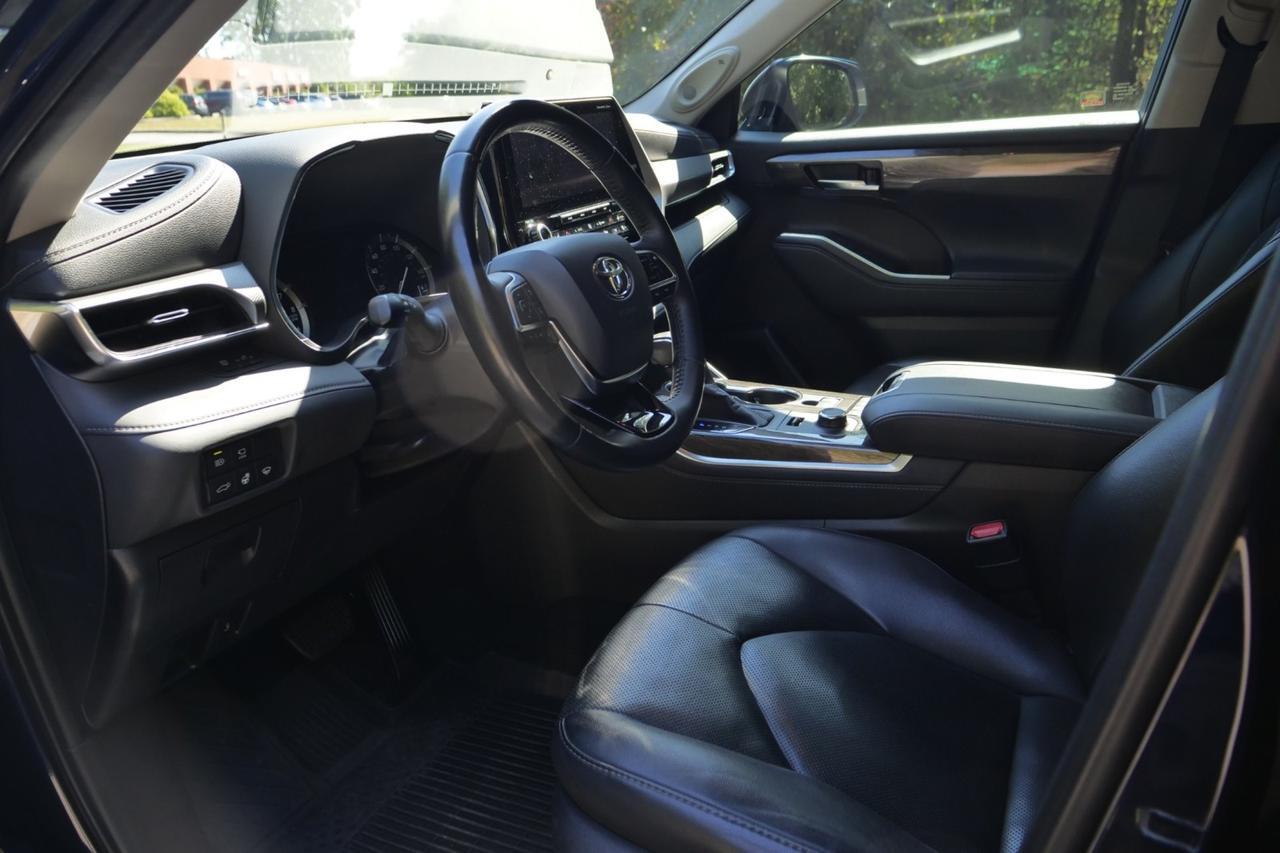 2020 Toyota Highlander Platinum / AWD / Cooled Front Seats / Pano Sunroof High Point NC