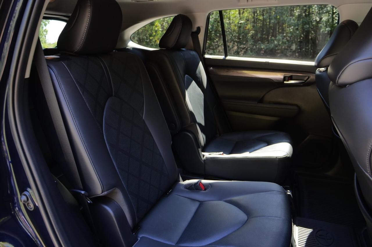 2020 Toyota Highlander Platinum / AWD / Cooled Front Seats / Pano Sunroof High Point NC