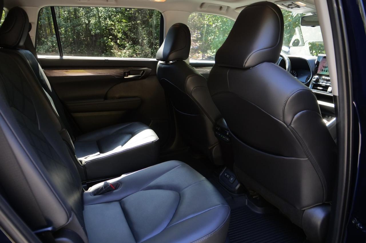 2020 Toyota Highlander Platinum / AWD / Cooled Front Seats / Pano Sunroof High Point NC