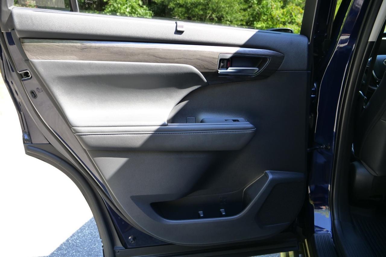 2020 Toyota Highlander Platinum / AWD / Cooled Front Seats / Pano Sunroof High Point NC