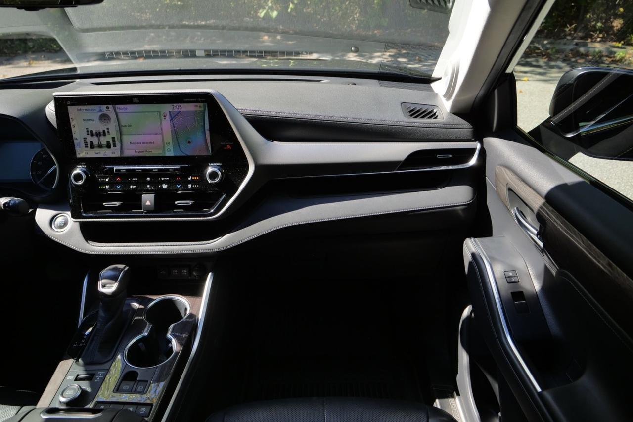 2020 Toyota Highlander Platinum / AWD / Cooled Front Seats / Pano Sunroof High Point NC