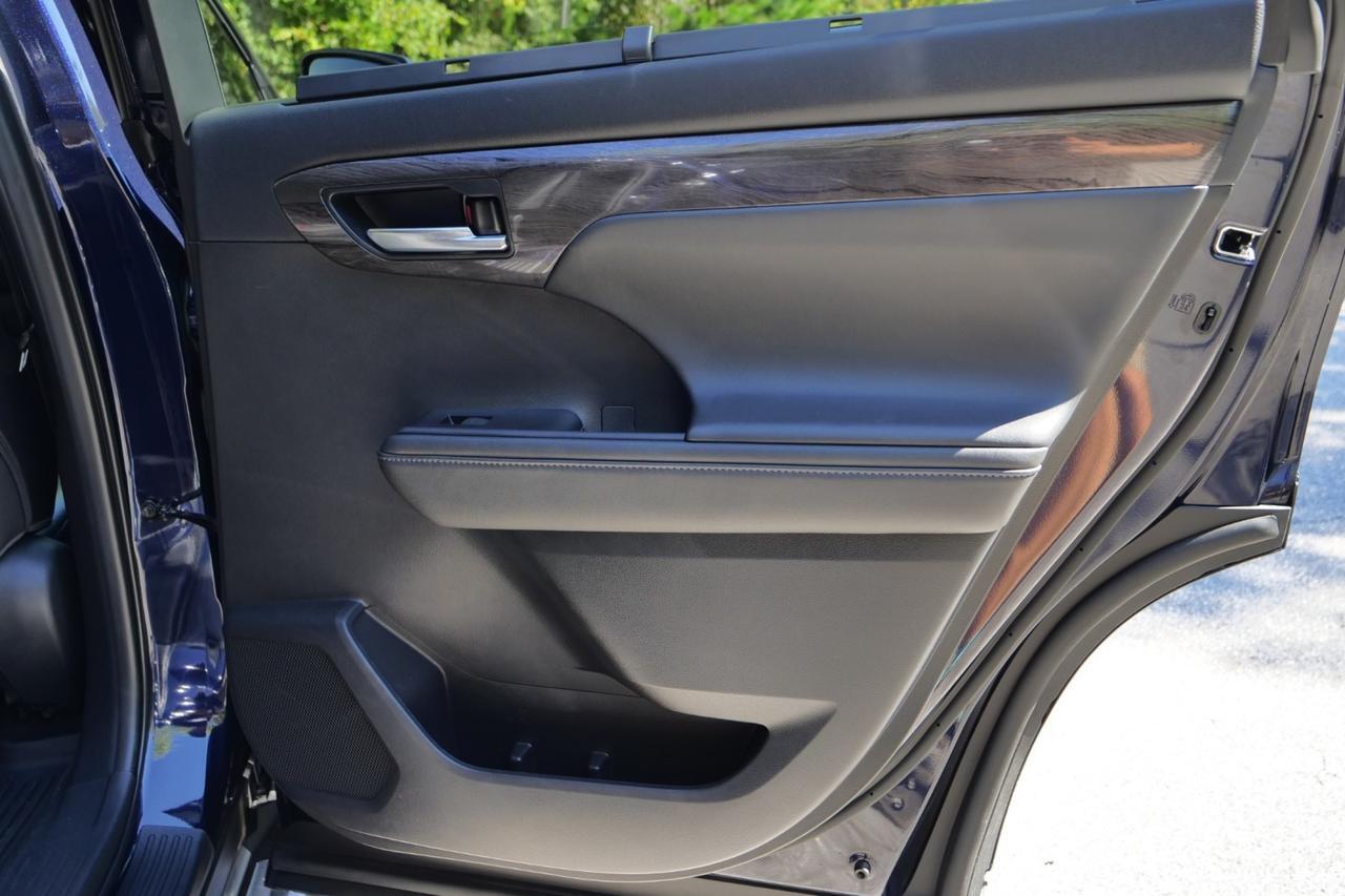2020 Toyota Highlander Platinum / AWD / Cooled Front Seats / Pano Sunroof High Point NC