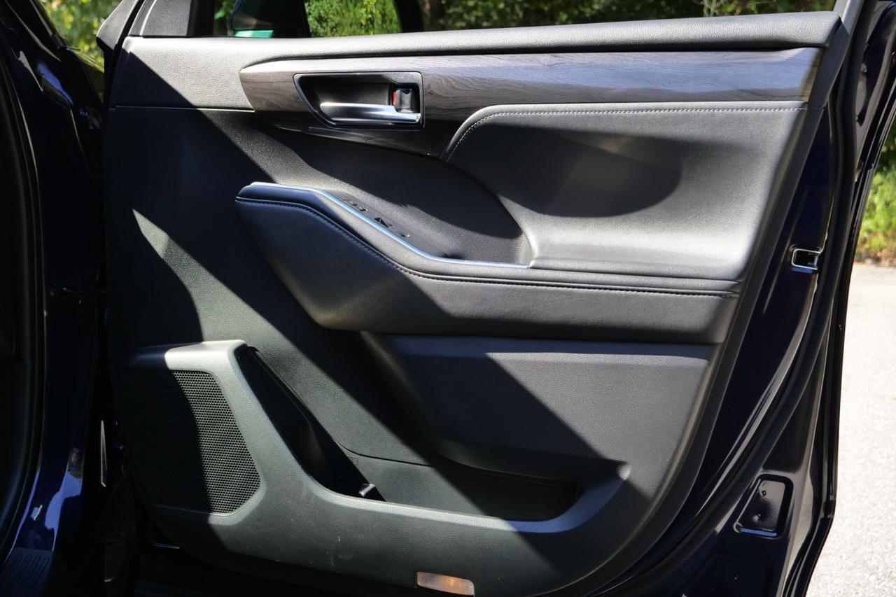 2020 Toyota Highlander Platinum / AWD / Cooled Front Seats / Pano Sunroof High Point NC