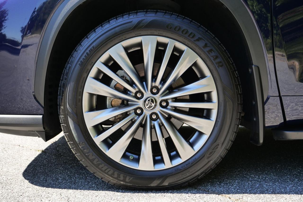 2020 Toyota Highlander Platinum / AWD / Cooled Front Seats / Pano Sunroof High Point NC