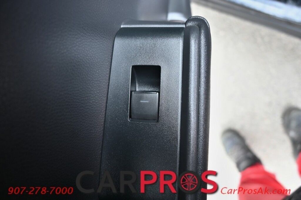 2020 Toyota Highlander XLE - AWD - Keyless Entry & Start - Power & Heated Leather Seats - Sunroof - Lane Departure & Blind Spot - Rear Climate Control - Rear Captain Chairs - Seats 7 - Back Up Camera - Power Liftgate Anchorage AK