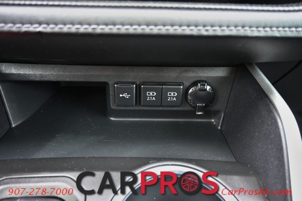 2020 Toyota Highlander XLE - AWD - Keyless Entry & Start - Power & Heated Leather Seats - Sunroof - Lane Departure & Blind Spot - Rear Climate Control - Rear Captain Chairs - Seats 7 - Back Up Camera - Power Liftgate Anchorage AK