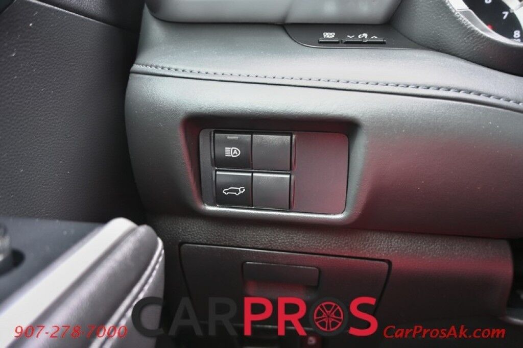 2020 Toyota Highlander XLE - AWD - Keyless Entry & Start - Power & Heated Leather Seats - Sunroof - Lane Departure & Blind Spot - Rear Climate Control - Rear Captain Chairs - Seats 7 - Back Up Camera - Power Liftgate Anchorage AK