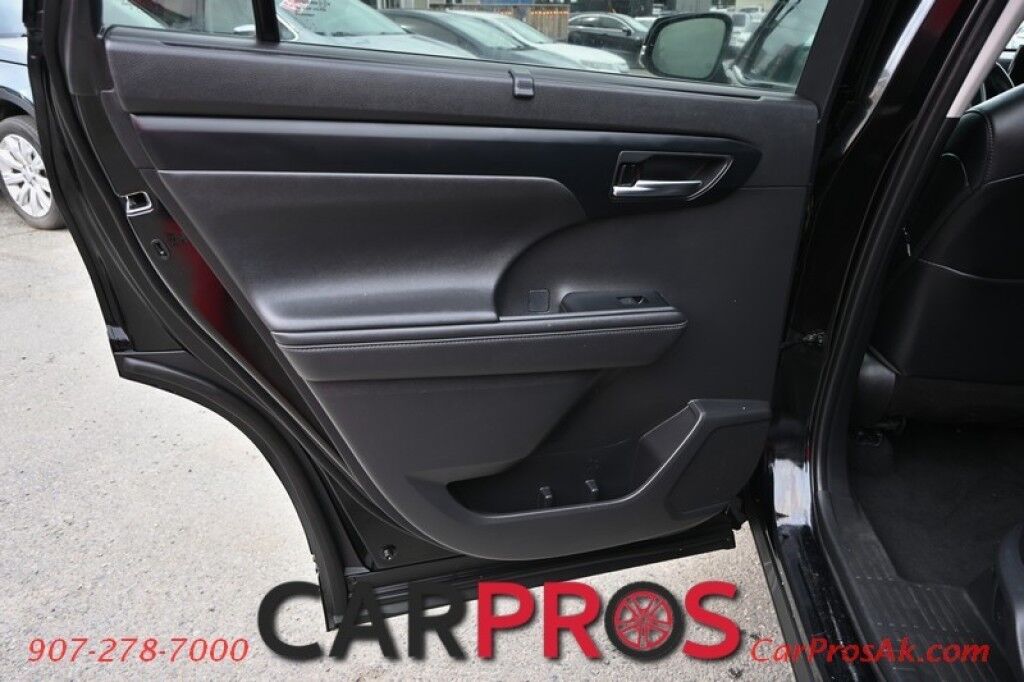 2020 Toyota Highlander XLE - AWD - Keyless Entry & Start - Power & Heated Leather Seats - Sunroof - Lane Departure & Blind Spot - Rear Climate Control - Rear Captain Chairs - Seats 7 - Back Up Camera - Power Liftgate Anchorage AK
