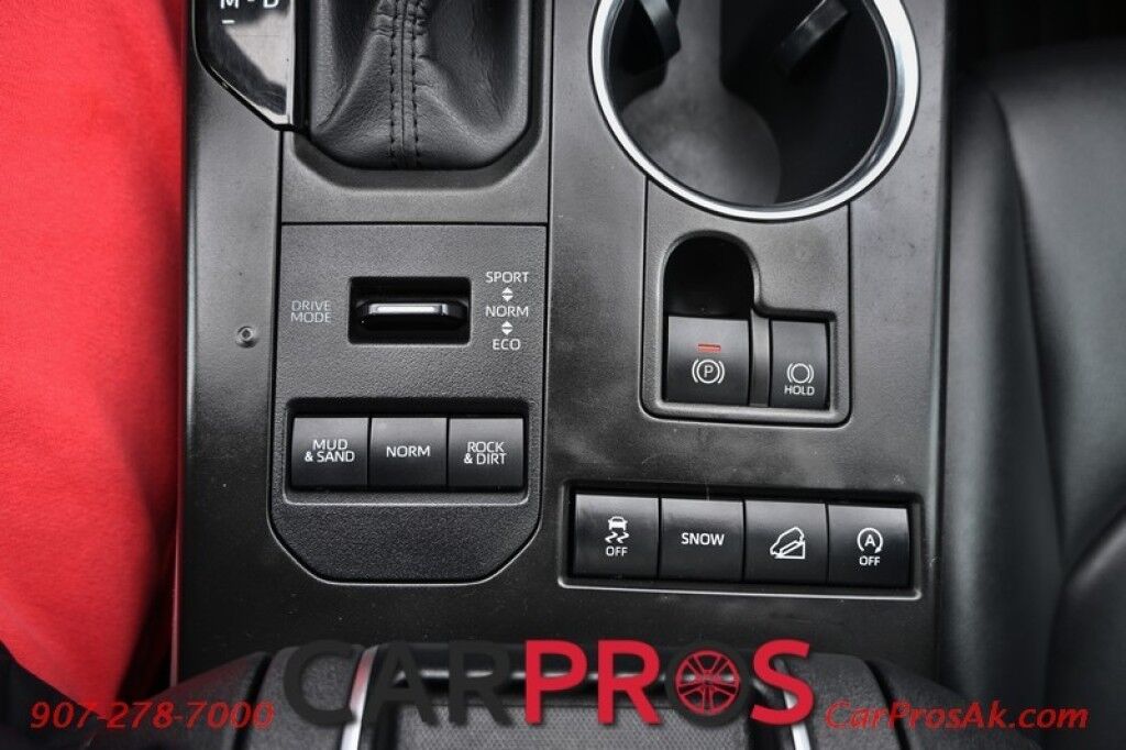 2020 Toyota Highlander XLE - AWD - Keyless Entry & Start - Power & Heated Leather Seats - Sunroof - Lane Departure & Blind Spot - Rear Climate Control - Rear Captain Chairs - Seats 7 - Back Up Camera - Power Liftgate Anchorage AK