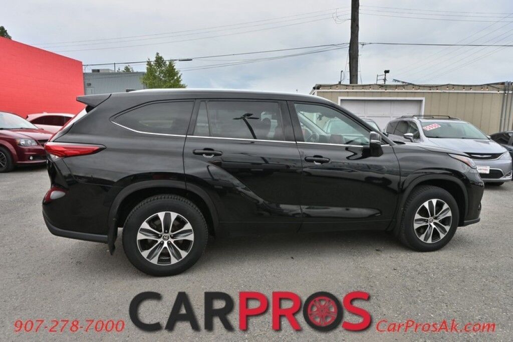 2020 Toyota Highlander XLE - AWD - Keyless Entry & Start - Power & Heated Leather Seats - Sunroof - Lane Departure & Blind Spot - Rear Climate Control - Rear Captain Chairs - Seats 7 - Back Up Camera - Power Liftgate Anchorage AK