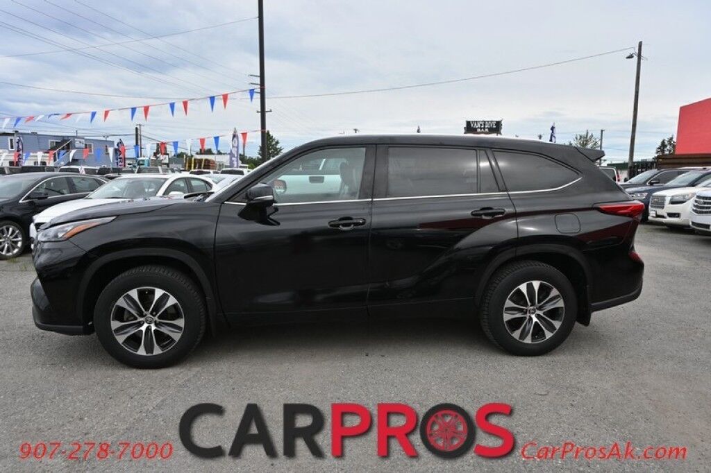 2020 Toyota Highlander XLE - AWD - Keyless Entry & Start - Power & Heated Leather Seats - Sunroof - Lane Departure & Blind Spot - Rear Climate Control - Rear Captain Chairs - Seats 7 - Back Up Camera - Power Liftgate Anchorage AK