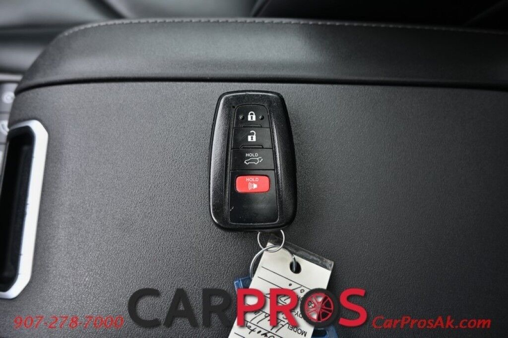 2020 Toyota Highlander XLE - AWD - Keyless Entry & Start - Power & Heated Leather Seats - Sunroof - Lane Departure & Blind Spot - Rear Climate Control - Rear Captain Chairs - Seats 7 - Back Up Camera - Power Liftgate Anchorage AK