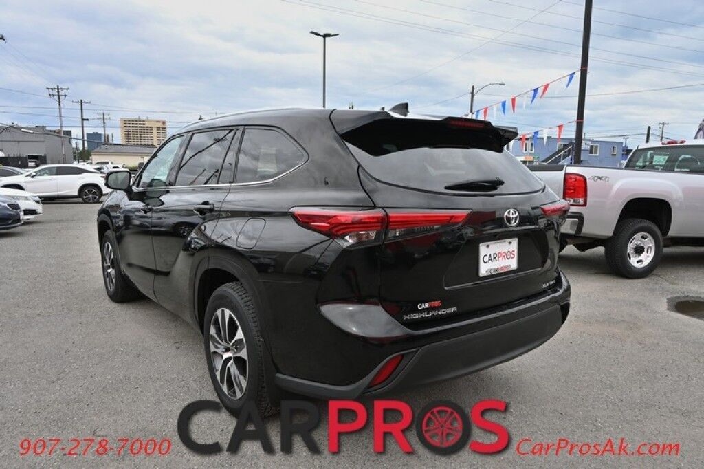 2020 Toyota Highlander XLE - AWD - Keyless Entry & Start - Power & Heated Leather Seats - Sunroof - Lane Departure & Blind Spot - Rear Climate Control - Rear Captain Chairs - Seats 7 - Back Up Camera - Power Liftgate Anchorage AK