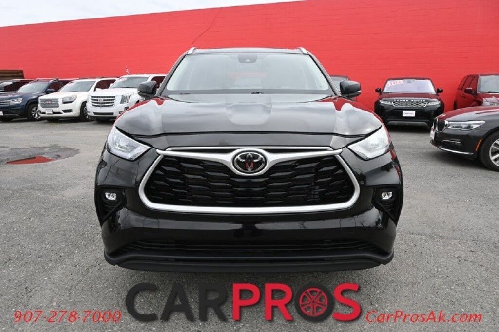 2020 Toyota Highlander XLE - AWD - Keyless Entry & Start - Power & Heated Leather Seats - Sunroof - Lane Departure & Blind Spot - Rear Climate Control - Rear Captain Chairs - Seats 7 - Back Up Camera - Power Liftgate Anchorage AK