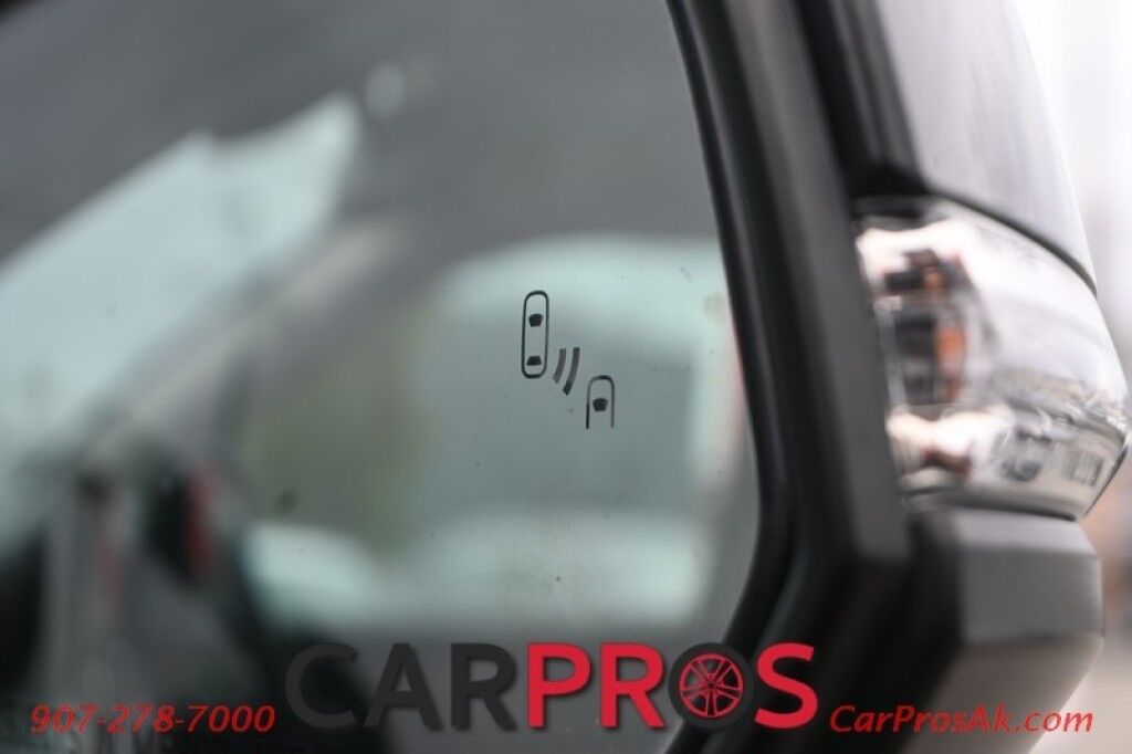 2020 Toyota Highlander XLE - AWD - Keyless Entry & Start - Power & Heated Leather Seats - Sunroof - Lane Departure & Blind Spot - Rear Climate Control - Rear Captain Chairs - Seats 7 - Back Up Camera - Power Liftgate Anchorage AK