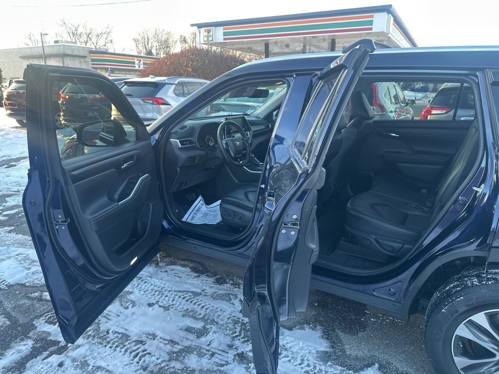 2020 Toyota Highlander XLE Worcester MA 2020 Toyota Highlander XLE Worcester MA