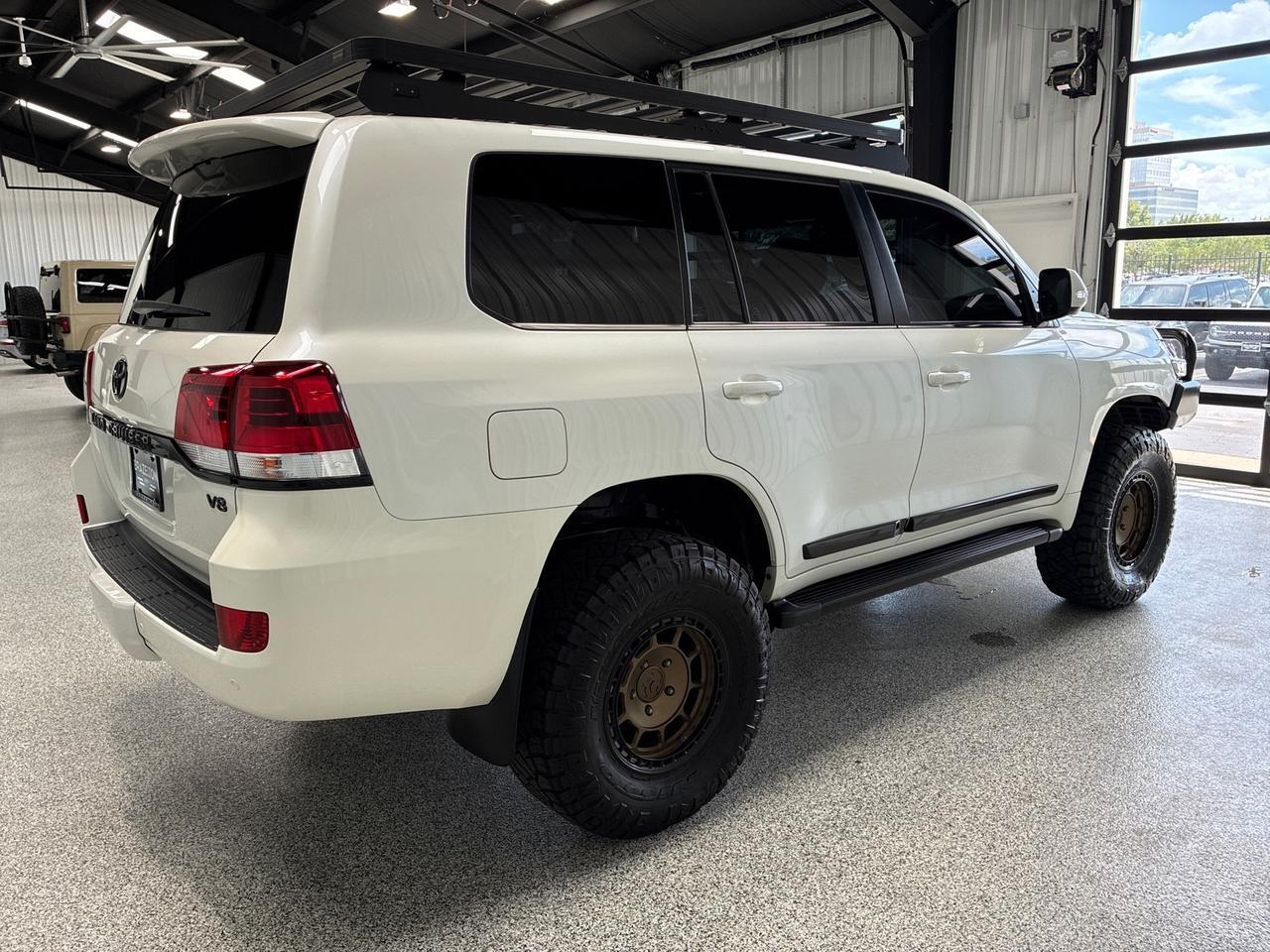 2020 Toyota Land Cruiser Old Man Emu BP-51 Lift, Ironman Bumper, Baja Design Lights, Front Runner Roof Rack, Fifteen52 Wheels