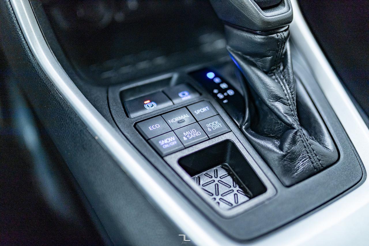 2020 Toyota RAV4 AWD LE BCam Red Deer AB