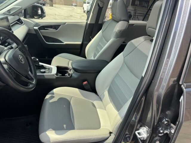 2020 Toyota RAV4 Hybrid Limited photo 9