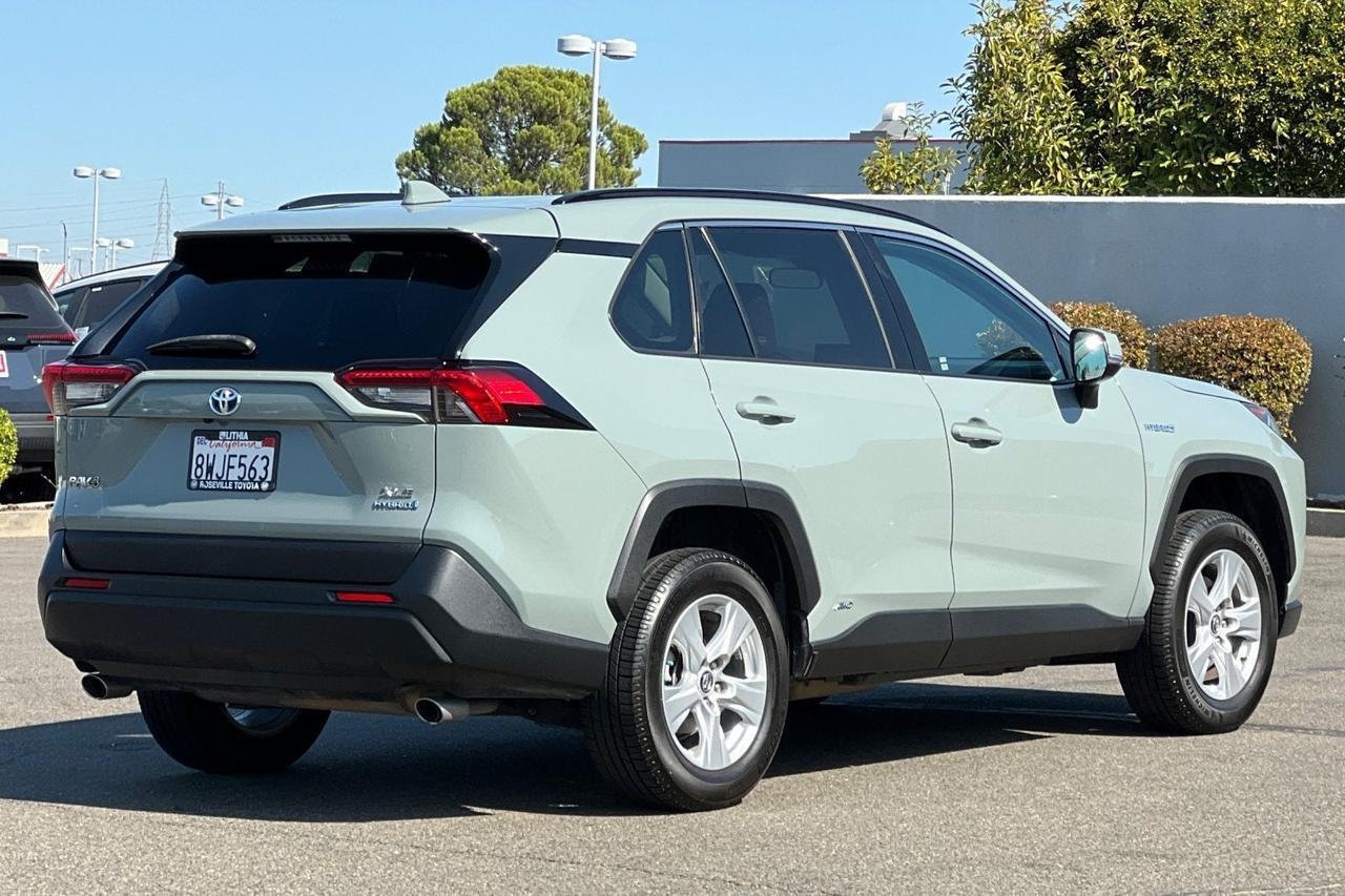 2020 Toyota RAV4 Hybrid XLE