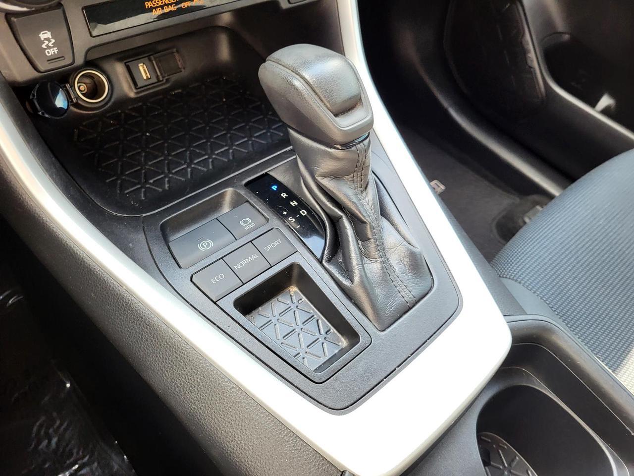 2020 Toyota RAV4 LE FWD (Natl) Beeville TX