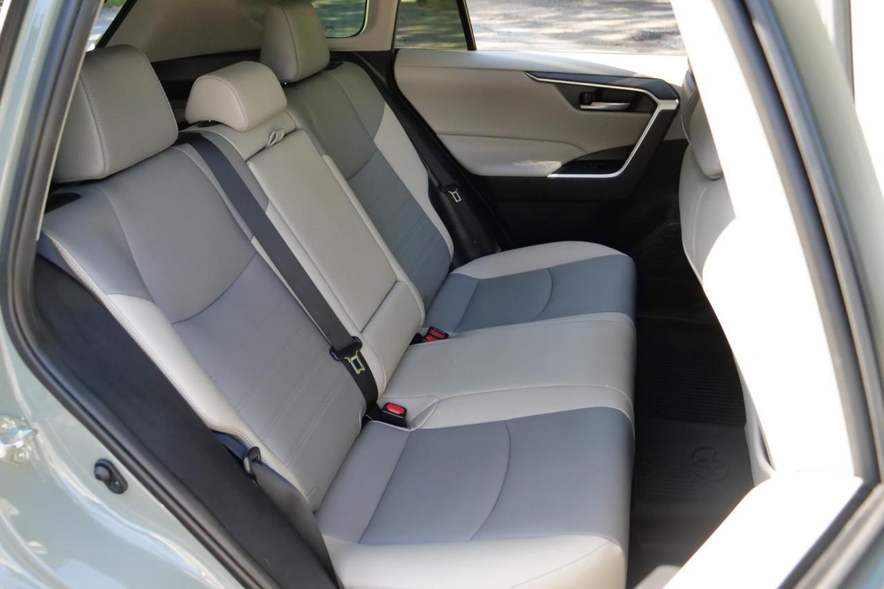2020 Toyota RAV4 XLE Premium / AWD / Heated Seats / Sunroof! Lincolnton NC