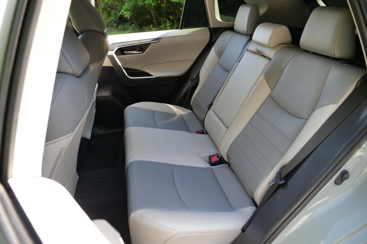 2020 Toyota RAV4 XLE Premium / AWD / Heated Seats / Sunroof! Lincolnton NC