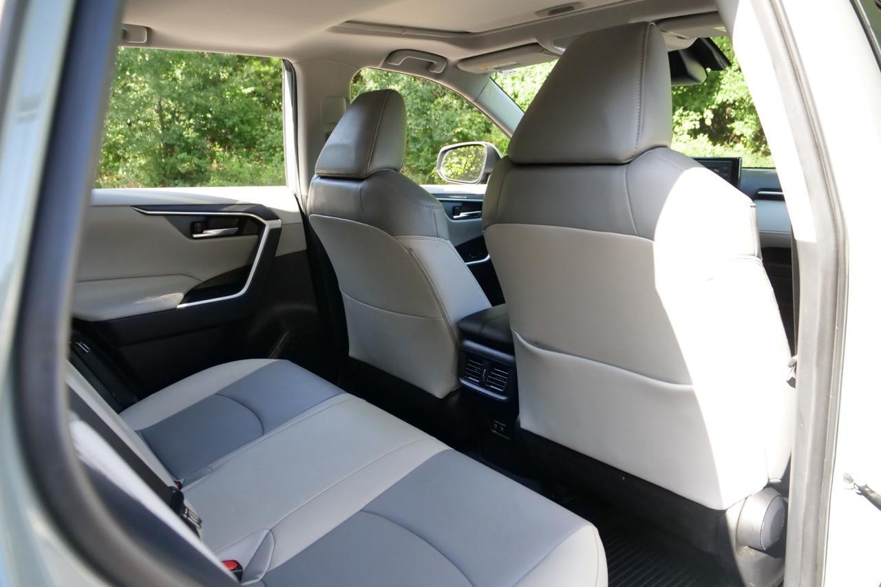 2020 Toyota RAV4 XLE Premium / AWD / Heated Seats / Sunroof! Lincolnton NC