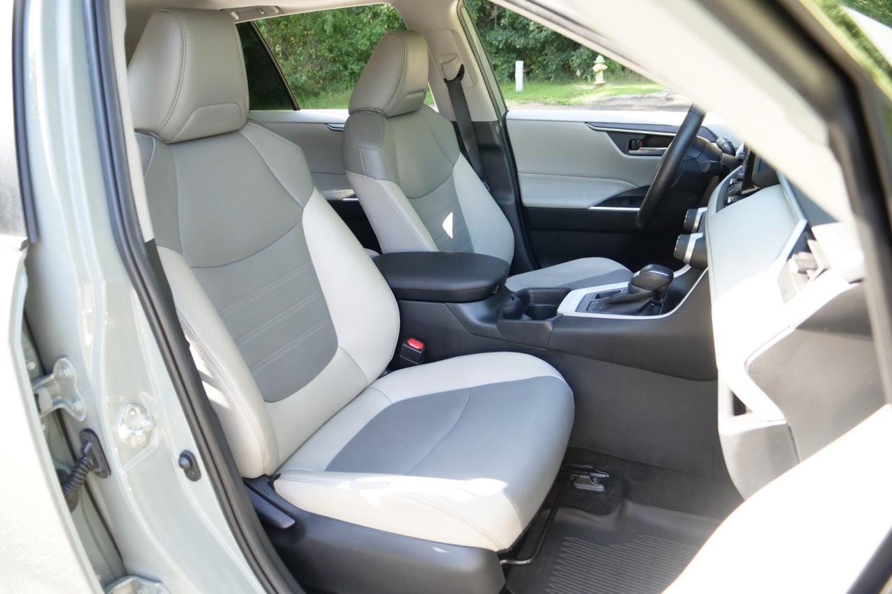 2020 Toyota RAV4 XLE Premium / AWD / Heated Seats / Sunroof! Lincolnton NC