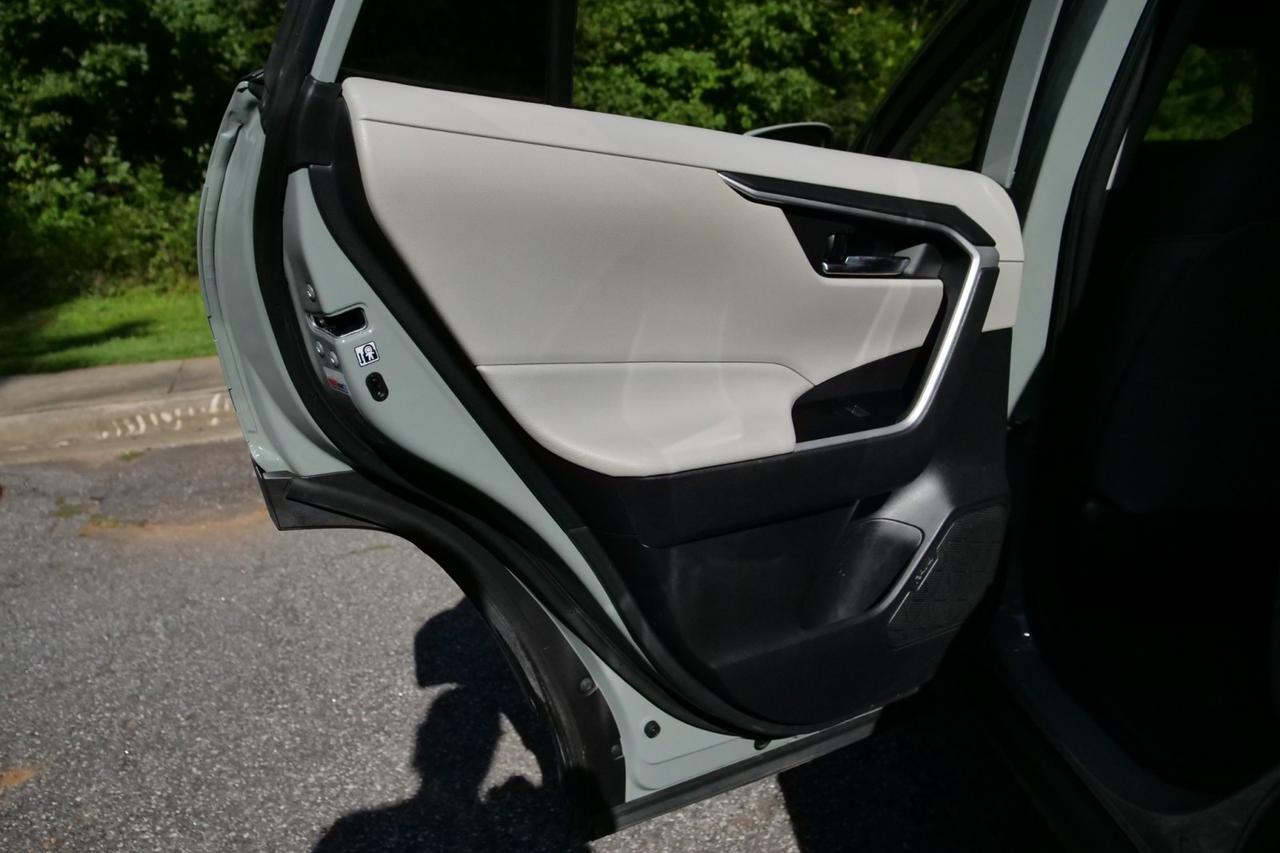 2020 Toyota RAV4 XLE Premium / AWD / Heated Seats / Sunroof! Lincolnton NC